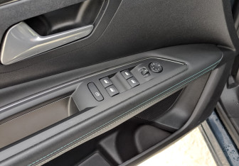 Подержанный автомобиль Peugeot 3008 2021 года (30 фото)