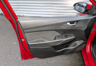 Подержанный автомобиль Hyundai Solaris Sedan 2017 года (19 фото)