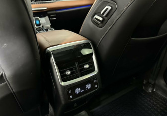 Подержанный автомобиль Chery Tiggo 8 Pro Max 2023 года (9 фото)