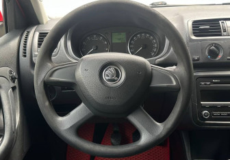 Подержанный автомобиль Skoda Fabia Hatchback 2013 года (12 фото)