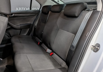 Подержанный автомобиль Skoda Rapid Liftback 2019 года (18 фото)