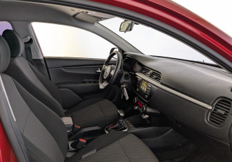 Подержанный автомобиль Kia Rio Sedan 2019 года (11 фото)