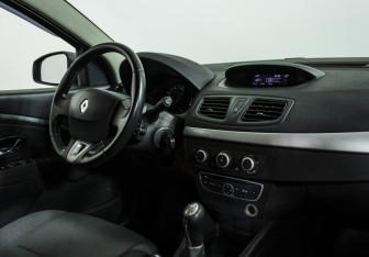 Подержанный автомобиль Renault Megane Hatchback 2012 года (9 фото)