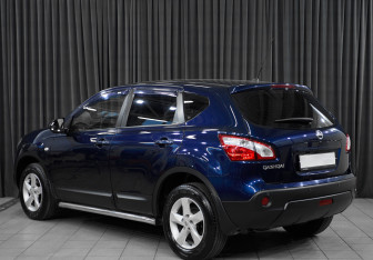 Подержанный автомобиль Nissan Qashqai 2010 года (7 фото)