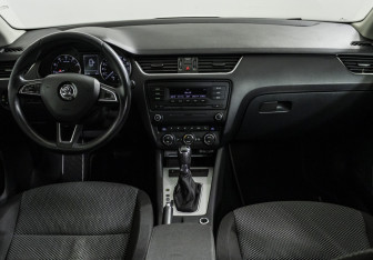Подержанный автомобиль Skoda Octavia Liftback 2014 года (12 фото)