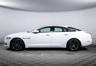 Подержанный автомобиль Jaguar XJ 2013 года (8 фото)