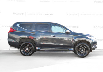 Подержанный автомобиль Mitsubishi Pajero Sport 2019 года (4 фото)