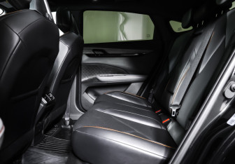 Подержанный автомобиль Changan UNI-V 2023 года (12 фото)