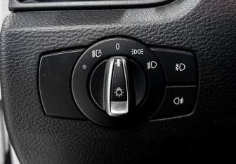 Подержанный автомобиль BMW X1 2012 года (18 фото)