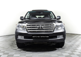 Подержанный автомобиль Toyota Land Cruiser Suv 2010 года (2 фото)