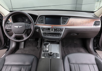 Подержанный автомобиль Genesis G80 2020 года (14 фото)