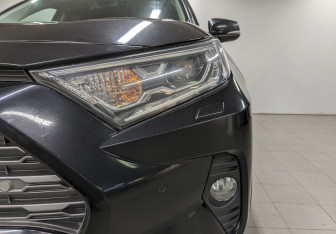 Подержанный автомобиль Toyota RAV4 2021 года (17 фото)