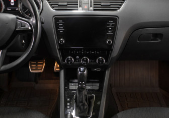 Подержанный автомобиль Skoda Octavia Liftback 2017 года (15 фото)