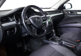 Подержанный автомобиль Skoda Superb Liftback 2014 года (15 фото)