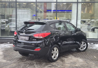 Подержанный автомобиль Hyundai ix35 2012 года (8 фото)