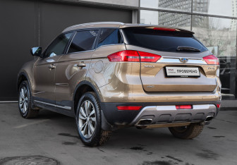 Подержанный автомобиль Geely Atlas 2019 года (6 фото)