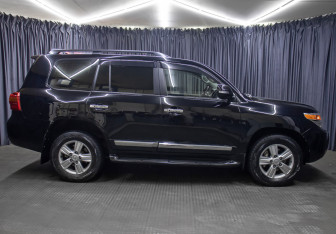 Подержанный автомобиль Toyota Land Cruiser Suv 2012 года (4 фото)