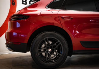 Подержанный автомобиль Porsche Macan 2017 года (37 фото)