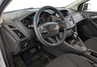 Подержанный автомобиль Ford Focus Wagon 2017 года (16 фото)