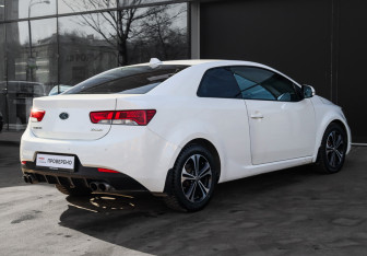 Подержанный автомобиль Kia Cerato Coupe 2011 года (4 фото)
