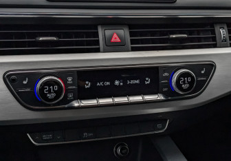 Подержанный автомобиль Audi A4 Sedan 2017 года (26 фото)