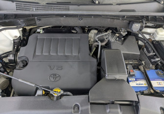 Подержанный автомобиль Toyota Highlander 2015 года (9 фото)