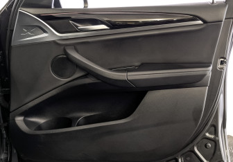 Подержанный автомобиль BMW X4 2021 года (25 фото)