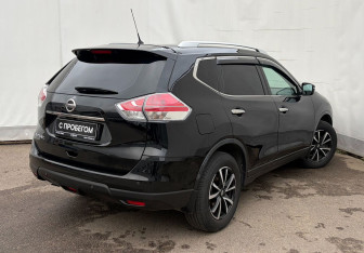 Подержанный автомобиль Nissan X-Trail 2015 года (4 фото)