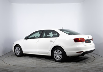 Подержанный автомобиль Volkswagen Jetta Sedan 2013 года (7 фото)