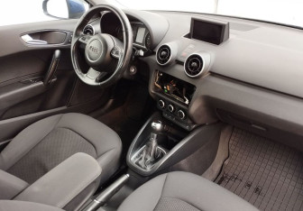 Подержанный автомобиль Audi A1 2011 года (9 фото)