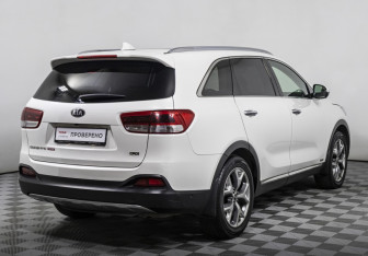 Подержанный автомобиль Kia Sorento 2017 года (5 фото)