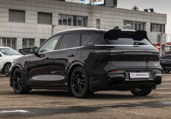 Подержанный автомобиль Voyah Free 2023 года (7 фото)