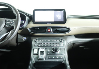 Подержанный автомобиль Hyundai Santa Fe 2022 года (15 фото)