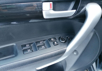 Подержанный автомобиль Kia Sorento 2012 года (13 фото)