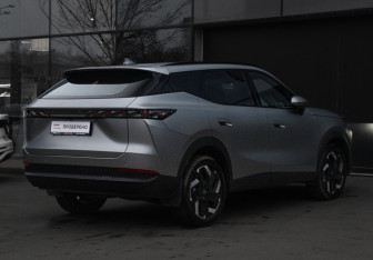 Подержанный автомобиль Omoda C7 2025 года (5 фото)