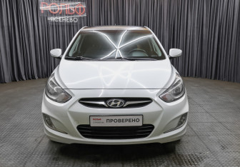 Подержанный автомобиль Hyundai Solaris Sedan 2011 года (2 фото)