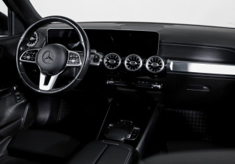 Подержанный автомобиль Mercedes-Benz GLB 2020 года (12 фото)