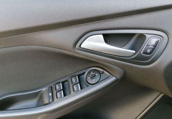 Подержанный автомобиль Ford Focus Hatchback 2015 года (14 фото)