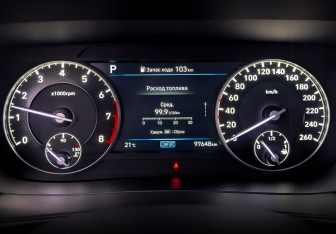 Подержанный автомобиль Genesis G90 2021 года (13 фото)