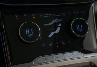 Подержанный автомобиль Exeed VX 2023 года (18 фото)