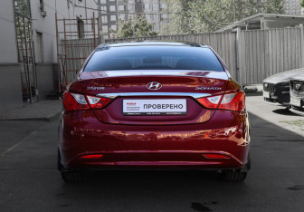 Подержанный автомобиль Hyundai Sonata 2011 года (5 фото)