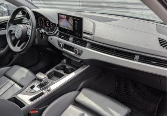 Подержанный автомобиль Audi A4 Sedan 2022 года (13 фото)