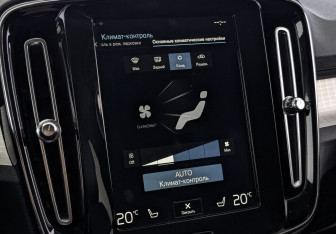 Подержанный автомобиль Volvo XC40 2018 года (25 фото)
