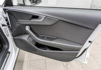 Подержанный автомобиль Audi A4 Sedan 2019 года (23 фото)