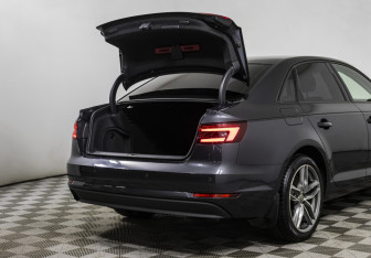 Подержанный автомобиль Audi A4 Sedan 2018 года (19 фото)
