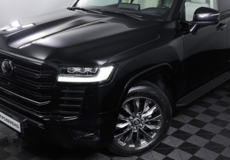 Подержанный автомобиль Toyota Land Cruiser Suv 2021 года (23 фото)
