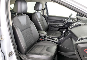 Подержанный автомобиль Ford Kuga 2013 года (23 фото)