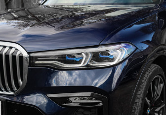 Подержанный автомобиль BMW X7 2021 года (40 фото)