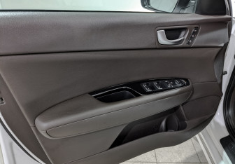 Подержанный автомобиль Kia Optima Sedan 2019 года (19 фото)