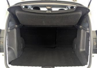 Подержанный автомобиль Nissan Terrano 2020 года (10 фото)